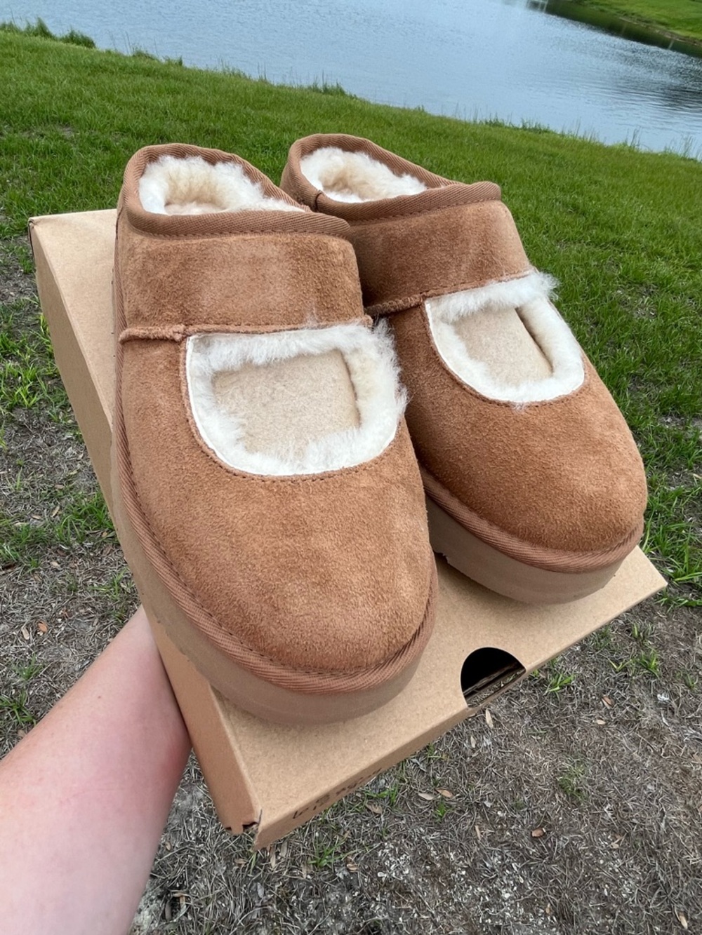 NWT UGG Kids Bea MaryJane Chestnut Slip-On Shearling Slippers Size 6/Woman 7.5/8